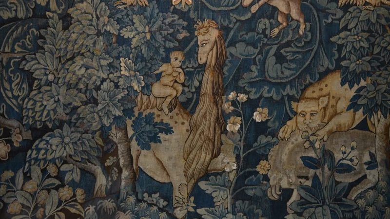 Tapisserie ancienne, verdure avec animaux